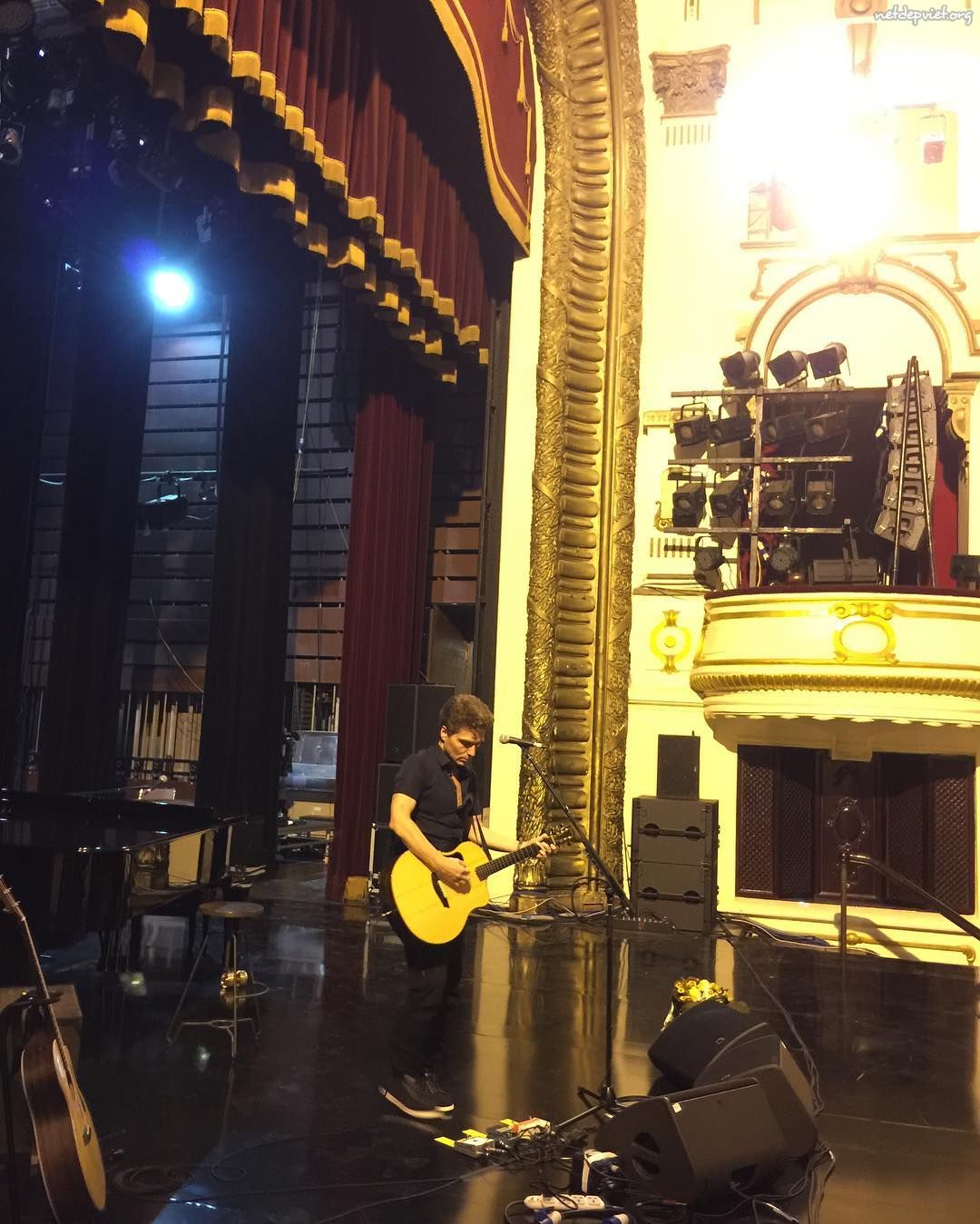 richard-marx-soundcheck-at-hanoi-opera-house.jpg